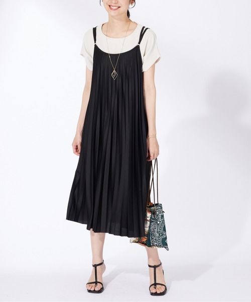 BELLUNA PLUS(ベルーナ)の「バックリボン使いプリーツキャミワンピース(ワンピース・レディース・ブラック/カーキ・M/L/XL/2XL)」の13枚目の写真