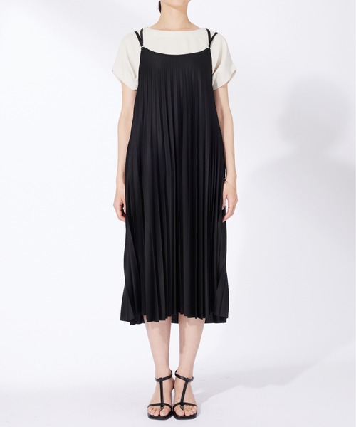 BELLUNA PLUS(ベルーナ)の「バックリボン使いプリーツキャミワンピース(ワンピース・レディース・ブラック/カーキ・M/L/XL/2XL)」の16枚目の写真