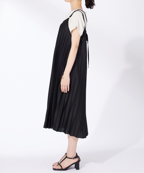 BELLUNA PLUS(ベルーナ)の「バックリボン使いプリーツキャミワンピース(ワンピース・レディース・ブラック/カーキ・M/L/XL/2XL)」の17枚目の写真