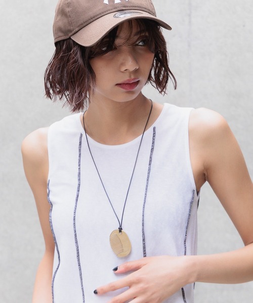 PAGEBOY(ページボーイ)の「クシモチーフネックレス(ネックレス・レディース・ライトベージュ/グレイッシュベージュ・FREE)」の11枚目の写真