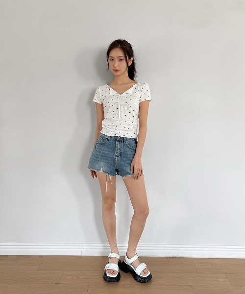 by muni:r(バイ ムニール)の「ハートシャーリングリボンVネックT+ヘアシュシュセット/2025 SS COLLECTION(Tシャツ/カットソー・レディース・ライトブルー/ホワイト/クリーム・FREE)」の6枚目の写真