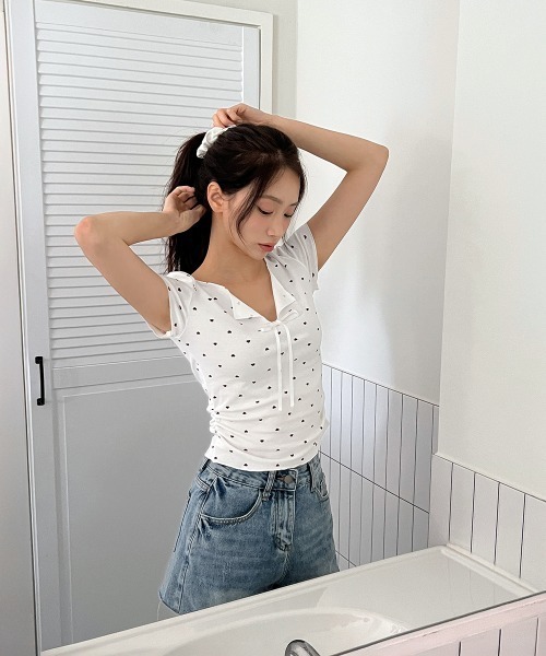 by muni:r(バイ ムニール)の「ハートシャーリングリボンVネックT+ヘアシュシュセット/2025 SS COLLECTION(Tシャツ/カットソー・レディース・ライトブルー/ホワイト/クリーム・FREE)」の11枚目の写真