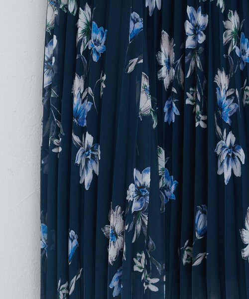 natural couture（ナチュラルクチュール）の「オーソドックスフラワープリーツスカート（スカート・レディース・ドット/ネイビー/グリーン/グレイッシュベージュ・FREE）」の21枚目の写真