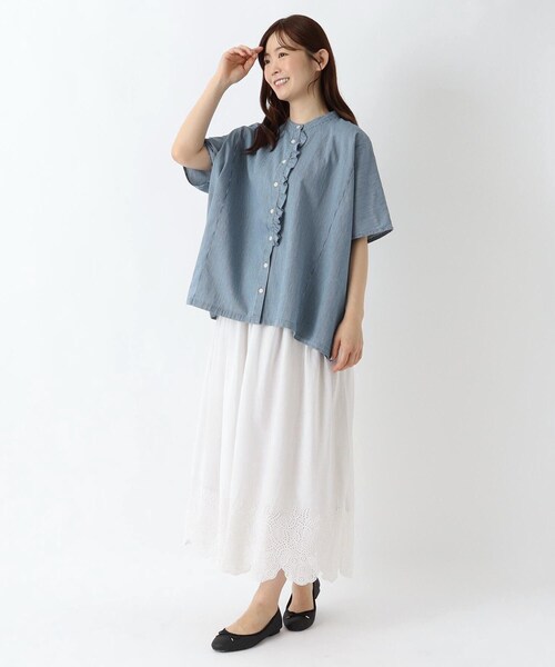 one'sterrace(ワンズテラス)の「インディゴ染め 前立てフリルブラウス(シャツ/ブラウス・レディース・アイボリー系8/ネイビー系5/ブルー系その他7・02)」の4枚目の写真
