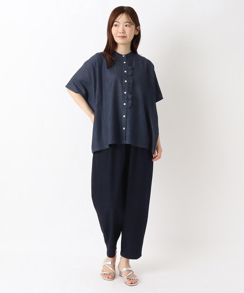 one'sterrace(ワンズテラス)の「インディゴ染め 前立てフリルブラウス(シャツ/ブラウス・レディース・アイボリー系8/ネイビー系5/ブルー系その他7・02)」の13枚目の写真