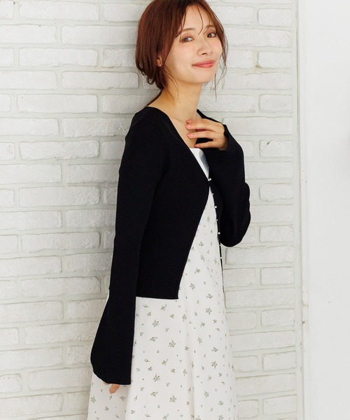 mysty woman(ミスティウーマン)の「プチパールショートカーディガン 587474(カーディガン/ボレロ・レディース・ブラック/ホワイト系その他・FREE)」の4枚目の写真