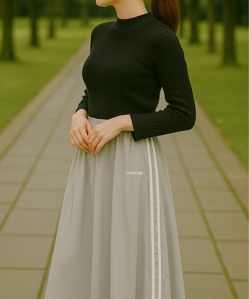 CONVERSE（コンバース）の「【CONVERSE/コンバース】ストレッチサイドラインゴアードスカート（スカート・レディース・ブラック/ライトグレー・MEDIUM）」の2枚目の写真