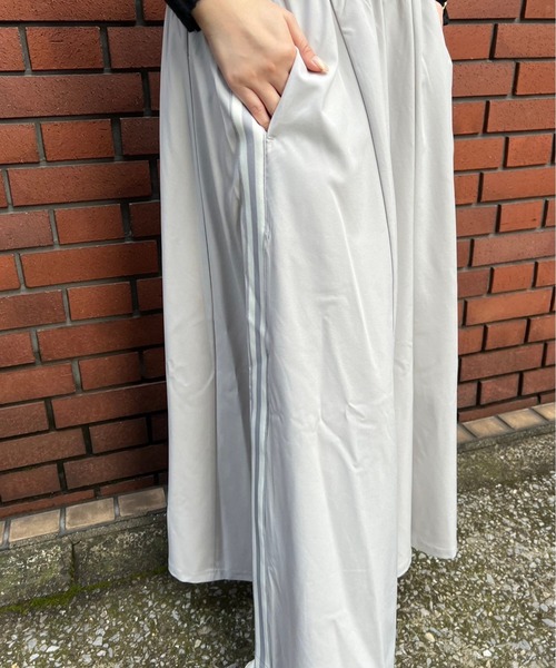 CONVERSE（コンバース）の「【CONVERSE/コンバース】ストレッチサイドラインゴアードスカート（スカート・レディース・ブラック/ライトグレー・MEDIUM）」の16枚目の写真