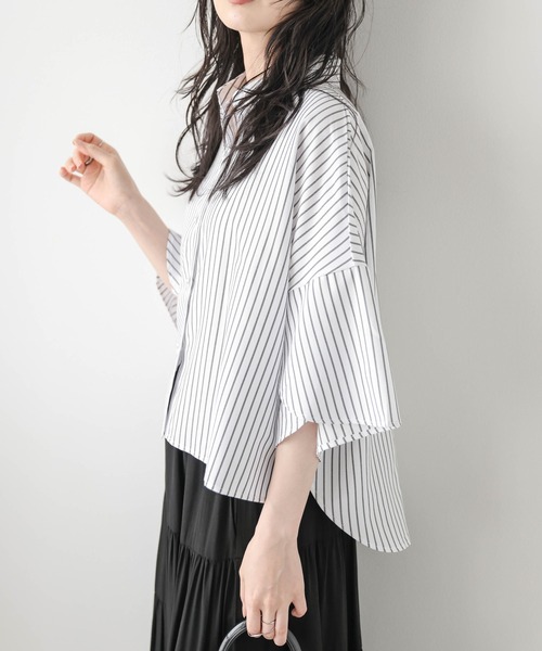 La-gemme(ラジェム)の「ペタルスリーブシャツ(シャツ/ブラウス・レディース・ベージュ/ホワイト/ブルー・フリー)」の13枚目の写真
