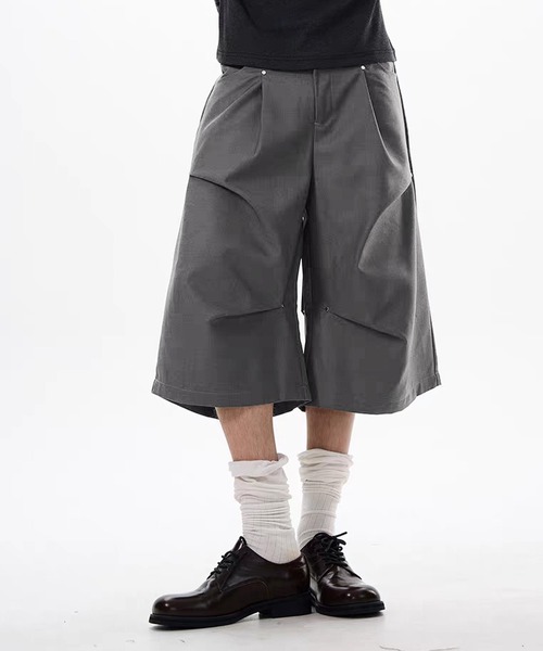 TOBEE(トゥビー)の「【TOBEE】タック スタッズ ワイドハーフスラックス(スラックス・メンズ・ブラック/グレー・MEDIUM/LARGE/X-LARGE)」の4枚目の写真
