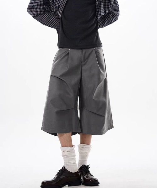 TOBEE(トゥビー)の「【TOBEE】タック スタッズ ワイドハーフスラックス(スラックス・メンズ・ブラック/グレー・MEDIUM/LARGE/X-LARGE)」の6枚目の写真