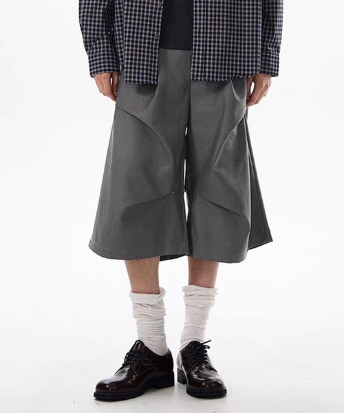 TOBEE(トゥビー)の「【TOBEE】タック スタッズ ワイドハーフスラックス(スラックス・メンズ・ブラック/グレー・MEDIUM/LARGE/X-LARGE)」の8枚目の写真