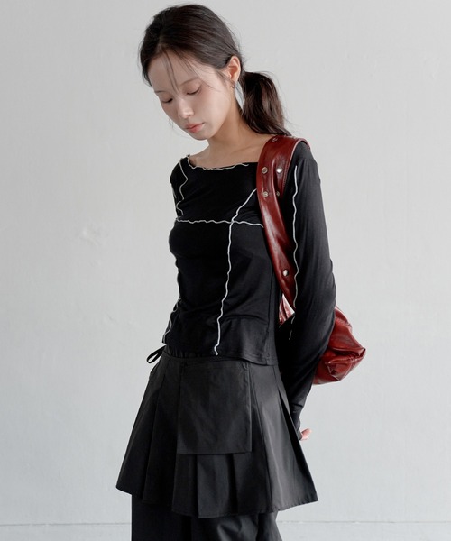 UNE MANSION(ユヌマンション)の「【UNE ORIGINAL】バイカラーメロウ加工フリルカットソー(Tシャツ/カットソー・レディース・ネイビー/ブラック/スカイブルー/グレー・FREE)」の2枚目の写真