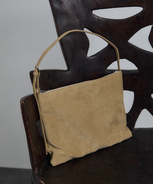 SALON adam et rope'（サロン アダム エ ロペ）の「【W S（ドゥーブル）】Ultrasuede(R)ZIPミニショルダー（ショルダーバッグ・レディース・ベージュ/ダークブラウン・FREE）」の3枚目の写真