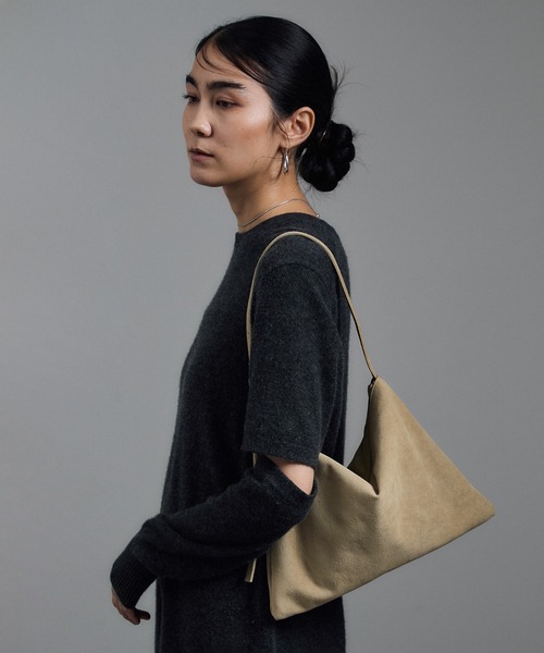 SALON adam et rope'（サロン アダム エ ロペ）の「【W S（ドゥーブル）】Ultrasuede(R)ZIPミニショルダー（ショルダーバッグ・レディース・ベージュ/ダークブラウン・FREE）」の4枚目の写真