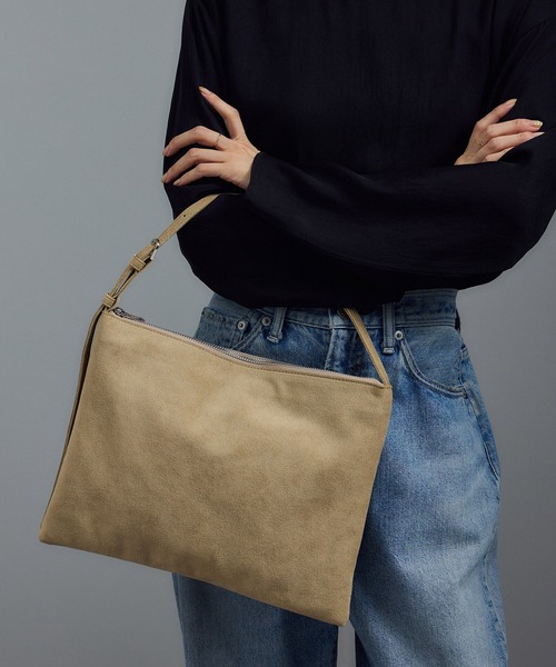 SALON adam et rope'（サロン アダム エ ロペ）の「【W S（ドゥーブル）】Ultrasuede(R)ZIPミニショルダー（ショルダーバッグ・レディース・ベージュ/ダークブラウン・FREE）」の5枚目の写真