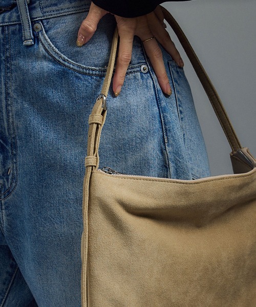 SALON adam et rope'（サロン アダム エ ロペ）の「【W S（ドゥーブル）】Ultrasuede(R)ZIPミニショルダー（ショルダーバッグ・レディース・ベージュ/ダークブラウン・FREE）」の6枚目の写真