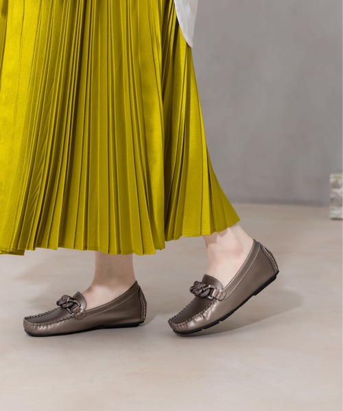 enchanted（エンチャンテッド）の「【柔らか・履きやすい】MELLOW チェーンモチーフモカシン（モカシン/デッキシューズ・レディース・ブラック/ライトブラック/ブロンズ・22/22.5/23/23.5/24/24.5/25）」の3枚目の写真