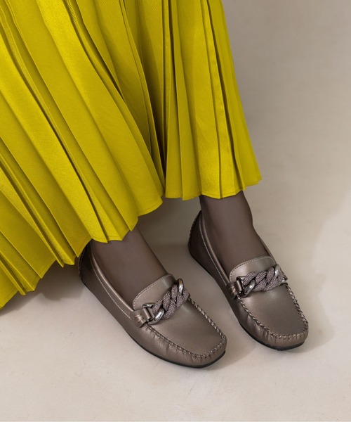 enchanted（エンチャンテッド）の「【柔らか・履きやすい】MELLOW チェーンモチーフモカシン（モカシン/デッキシューズ・レディース・ブラック/ライトブラック/ブロンズ・22/22.5/23/23.5/24/24.5/25）」の4枚目の写真