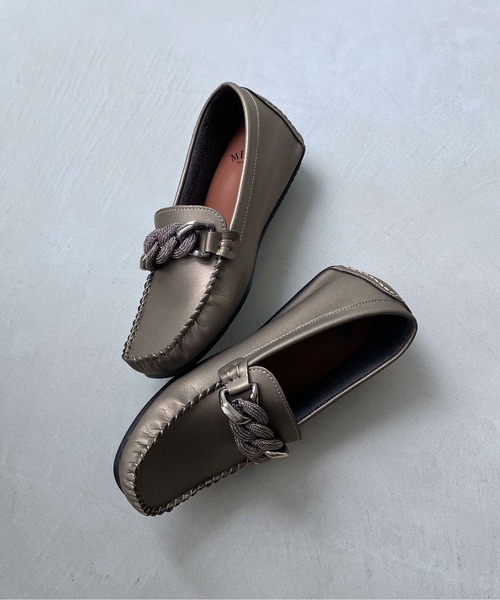 enchanted（エンチャンテッド）の「【柔らか・履きやすい】MELLOW チェーンモチーフモカシン（モカシン/デッキシューズ・レディース・ブラック/ライトブラック/ブロンズ・22/22.5/23/23.5/24/24.5/25）」の6枚目の写真