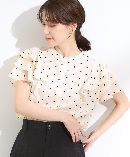無地/ドット柄】お袖フリルが華やぐ きれいめブラウス（シャツ