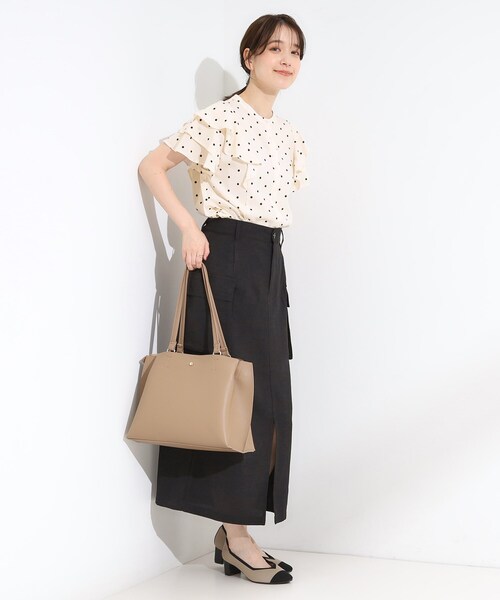 DRESKIP(ドレスキップ)の「【無地/ドット柄】お袖フリルが華やぐ きれいめブラウス(シャツ/ブラウス・レディース・ブラック系/イエロー/ホワイト系3・02/01/03/04)」の6枚目の写真