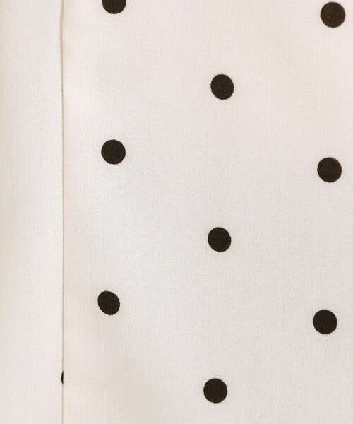 DRESKIP(ドレスキップ)の「【無地/ドット柄】お袖フリルが華やぐ きれいめブラウス(シャツ/ブラウス・レディース・ブラック系/イエロー/ホワイト系3・02/01/03/04)」の8枚目の写真