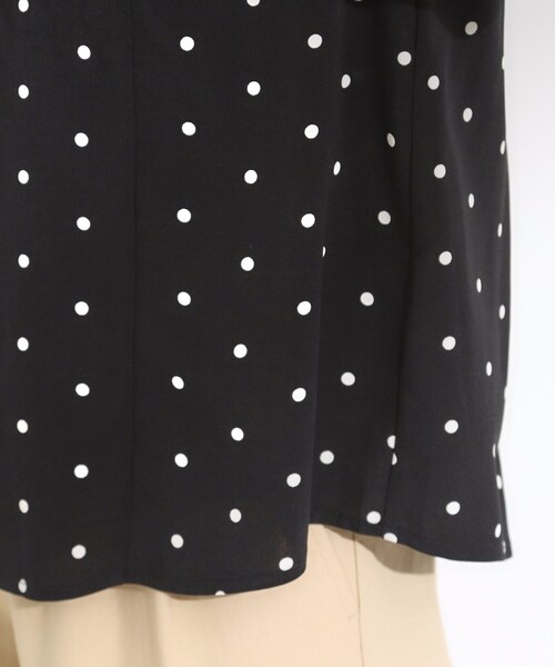 DRESKIP(ドレスキップ)の「【無地/ドット柄】お袖フリルが華やぐ きれいめブラウス(シャツ/ブラウス・レディース・ブラック系/イエロー/ホワイト系3・02/01/03/04)」の22枚目の写真