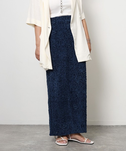 Floran(フローラン)の「コード刺繍ベロアスカート(スカート・レディース・ネイビー/ベージュ/ブラック/オフホワイト・FREE)」の4枚目の写真