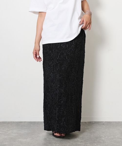 Floran(フローラン)の「コード刺繍ベロアスカート(スカート・レディース・ネイビー/ベージュ/ブラック/オフホワイト・FREE)」の7枚目の写真