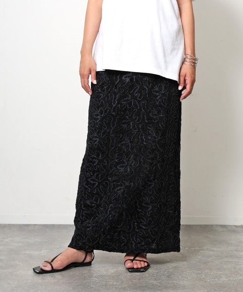 Floran(フローラン)の「コード刺繍ベロアスカート(スカート・レディース・ネイビー/ベージュ/ブラック/オフホワイト・FREE)」の8枚目の写真