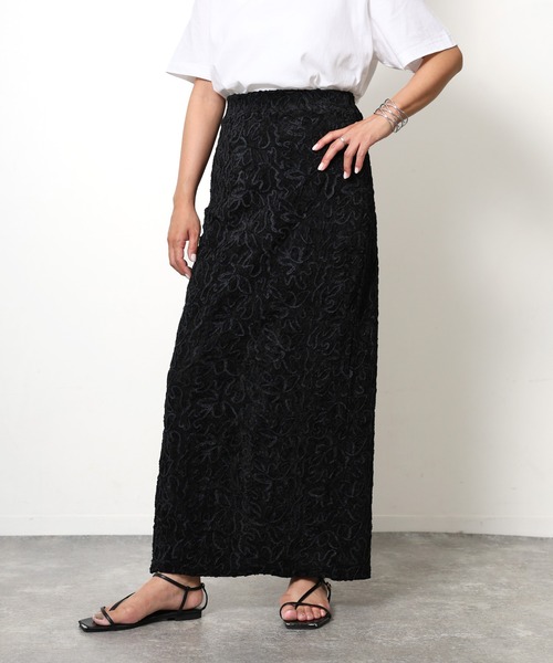 Floran(フローラン)の「コード刺繍ベロアスカート(スカート・レディース・ネイビー/ベージュ/ブラック/オフホワイト・FREE)」の5枚目の写真