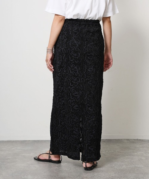 Floran(フローラン)の「コード刺繍ベロアスカート(スカート・レディース・ネイビー/ベージュ/ブラック/オフホワイト・FREE)」の6枚目の写真