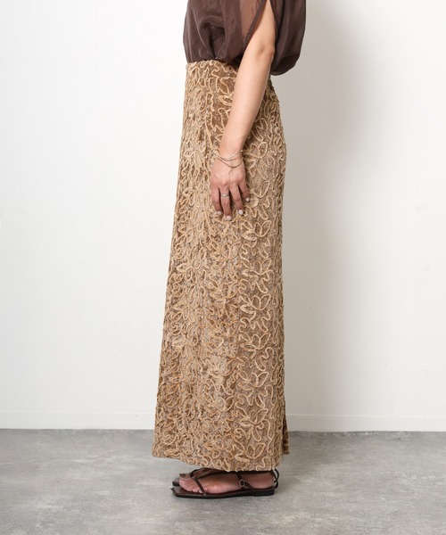 Floran(フローラン)の「コード刺繍ベロアスカート(スカート・レディース・ネイビー/ベージュ/ブラック/オフホワイト・FREE)」の10枚目の写真