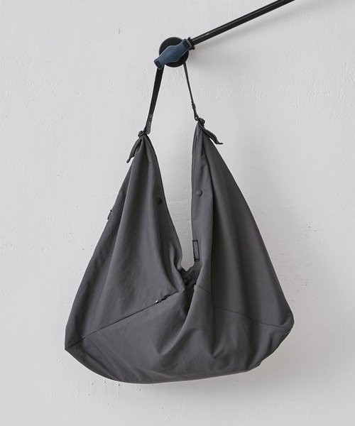 Lui's（ルイス）の「【SLOW / スロウ】SPAN NYLON-WRAP BAG L(トートバッグ)（トートバッグ・メンズ・ブラック/グレー・FREE）」の8枚目の写真