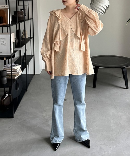 PILIT(ピリット)の「刺繍ラッフルブラウス(シャツ/ブラウス・レディース・ベージュ/オフホワイト・MEDIUM)」の12枚目の写真