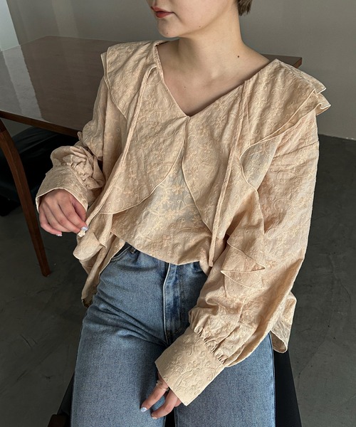 PILIT(ピリット)の「刺繍ラッフルブラウス(シャツ/ブラウス・レディース・ベージュ/オフホワイト・MEDIUM)」の20枚目の写真