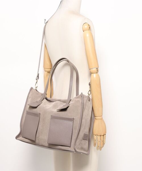 RIPANI(リパーニ)の「【RIPANI】レザーハンドルスエードバッグ(Q56376)(ハンドバッグ・レディース・ダークグレー・ALL)」の5枚目の写真