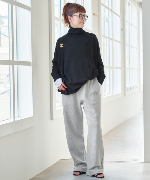 Spick & Span（スピックアンドスパン）の「2WAYロゴスウェットパンツ（スウェットパンツ・レディース・ライトグレー/アイボリー・36/38）」の4枚目の写真