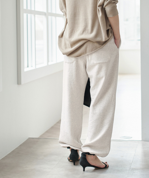 Spick & Span（スピックアンドスパン）の「2WAYロゴスウェットパンツ（スウェットパンツ・レディース・ライトグレー/アイボリー・36/38）」の20枚目の写真