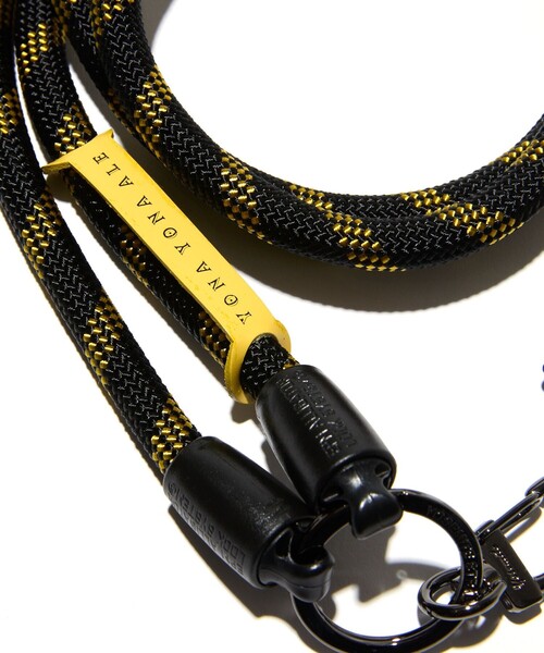 FREAK'S STORE（フリークスストア）の「YONAYONA ALE × YOSEMITE STRAP/よなよなエール × ヨセミテストラップ YONAYONA ALE MOBILESTRAP（スマホグッズ・メンズ・ブラック/イエロー・ONE SIZE）」の8枚目の写真