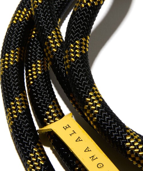 FREAK'S STORE（フリークスストア）の「YONAYONA ALE × YOSEMITE STRAP/よなよなエール × ヨセミテストラップ YONAYONA ALE MOBILESTRAP（スマホグッズ・メンズ・ブラック/イエロー・ONE SIZE）」の9枚目の写真