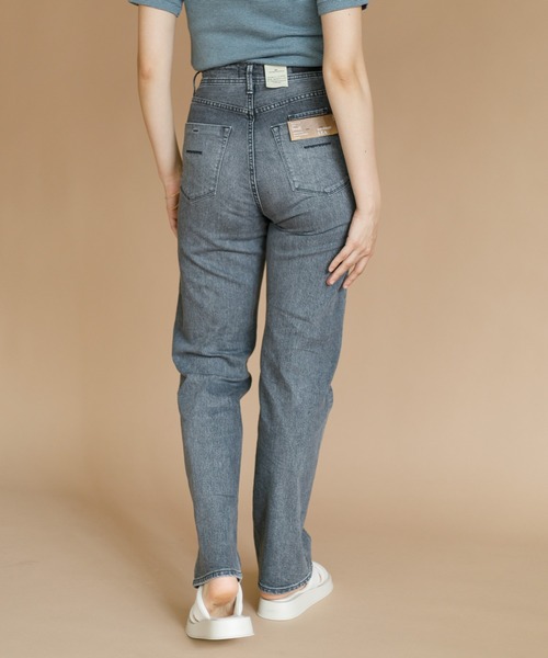 AMERICAN RAG CIE（アメリカンラグシー）の「YANUK ボーイズストレート"LEA"（デニムパンツ・レディース・サックスブルー/グレー・23/25/24）」の16枚目の写真