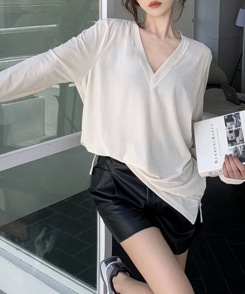 CELENA BEATS(セレナビーツ)の「とろみ ベロア Vネック ルーズ プルオーバー(Tシャツ/カットソー・レディース・ホワイト/ブラック・S/M)」の4枚目の写真