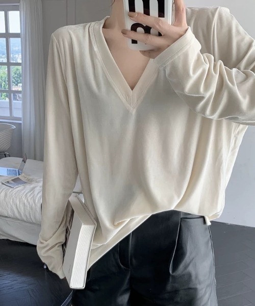 CELENA BEATS(セレナビーツ)の「とろみ ベロア Vネック ルーズ プルオーバー(Tシャツ/カットソー・レディース・ホワイト/ブラック・S/M)」の5枚目の写真