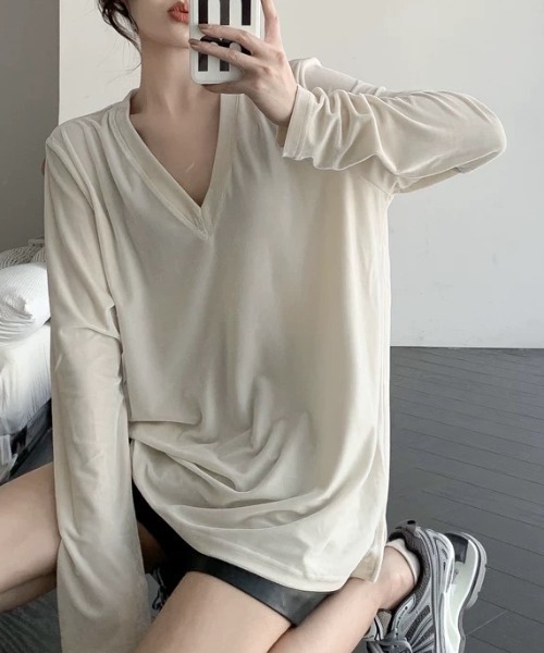 CELENA BEATS(セレナビーツ)の「とろみ ベロア Vネック ルーズ プルオーバー(Tシャツ/カットソー・レディース・ホワイト/ブラック・S/M)」の6枚目の写真