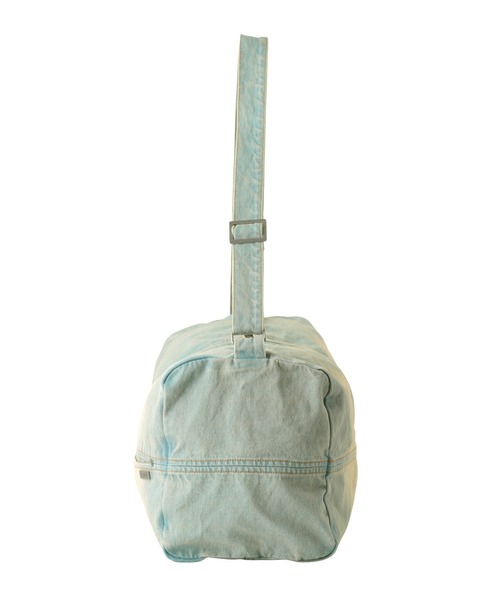 X-girl(エックスガール)の「DUFFLE BAG(ショルダーバッグ・レディース・カモフラージュ/ライトインディゴブルー・ONE SIZE)」の6枚目の写真