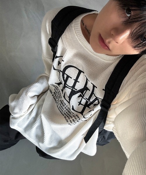 COSYHARU(コシハル)の「ドープレタリングニット長袖Tシャツ(Tシャツ/カットソー・メンズ・ブラック/アイボリー・FREE)」の5枚目の写真