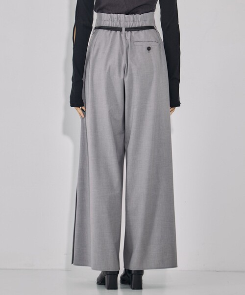 UNITED TOKYO（ユナイテッドトウキョウ）の「【残りわずか！】リングベルトタックワイドパンツ｜ウォッシャブル/防シワ/セットアップ/オフィスカジュアル/オケージョン/細見え/春服（その他パンツ・レディース・グレー/ブラック・1/2）」の8枚目の写真