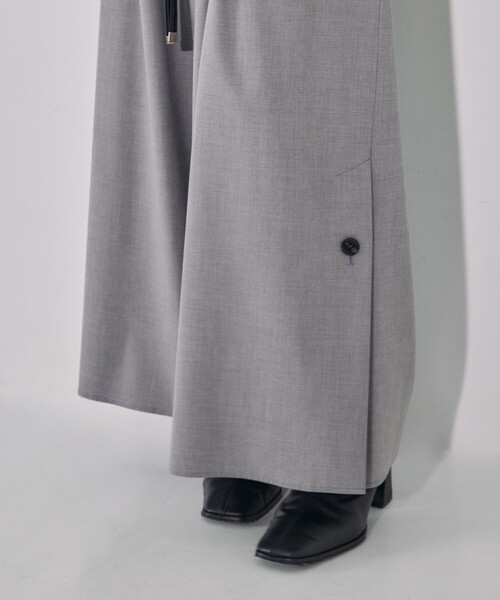 UNITED TOKYO（ユナイテッドトウキョウ）の「【残りわずか！】リングベルトタックワイドパンツ｜ウォッシャブル/防シワ/セットアップ/オフィスカジュアル/オケージョン/細見え/春服（その他パンツ・レディース・グレー/ブラック・1/2）」の11枚目の写真